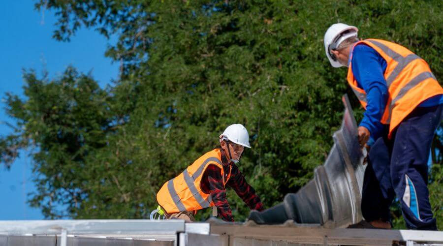 Professional gutter cleaning in Menifee, AR